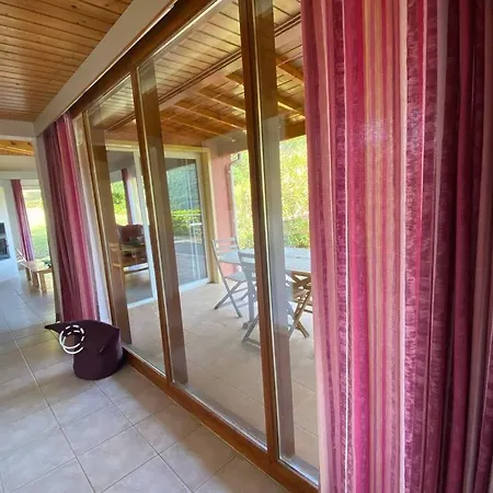 בית נופש Charming House In Espinet Domain קוויאן