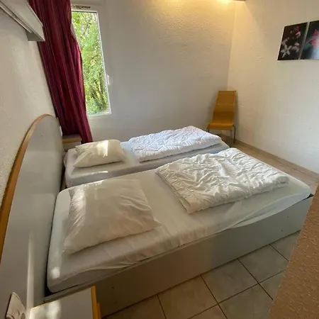 בית נופש Charming House In Espinet Domain קוויאן