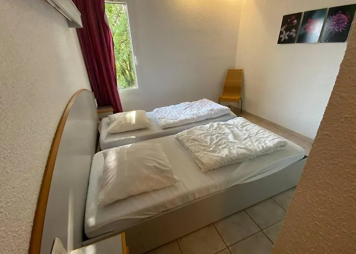 בית נופש Charming House In Espinet Domain קוויאן