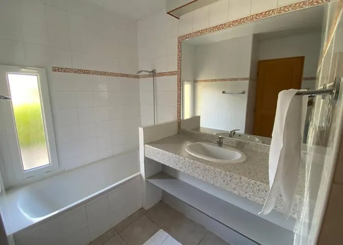 בית נופש Charming House In Espinet Domain *